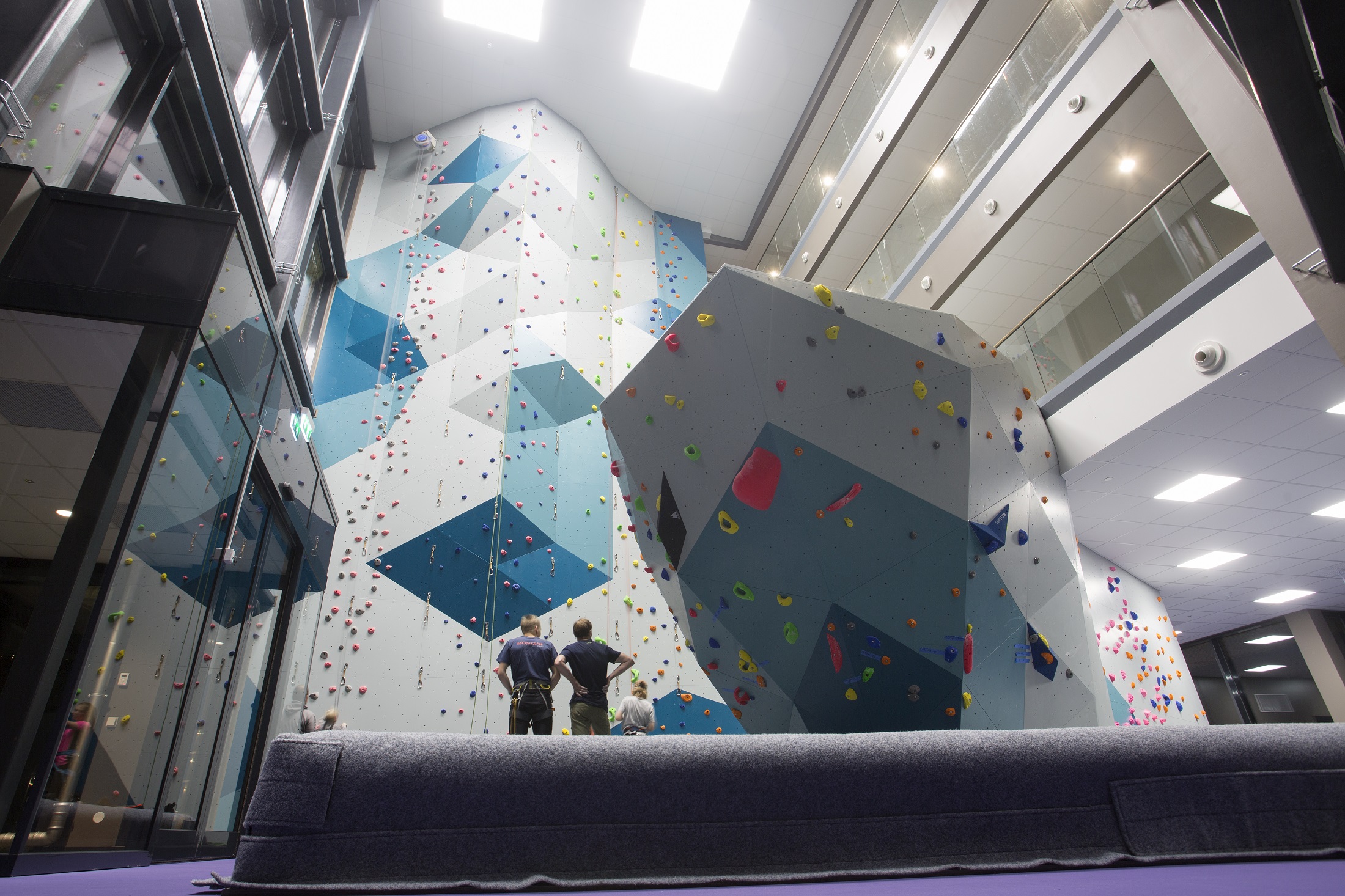 Klättervägg inomhus vid boendet Skistar Lodge Suites i skidcentrat